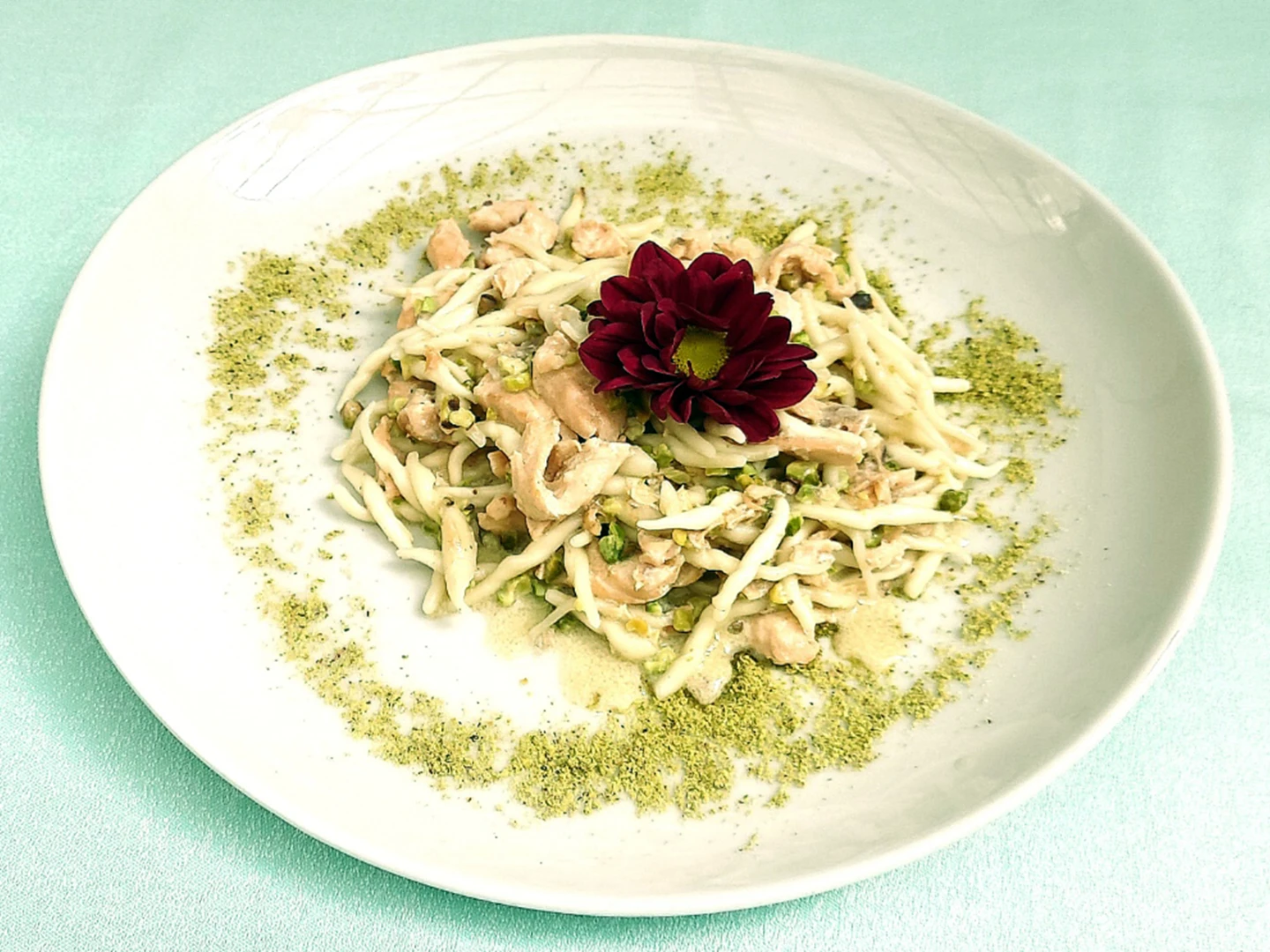 Trofie con salmone e pistacchi
